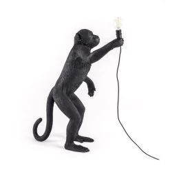 Seletti Lampada In Resina Monkey Lamp Outdoor Black In Piedi 46x27,5cm H.54cm 8 Seletti Lampada In Resina Monkey Lamp Outdoor Black In Piedi 46x27,5cm H.54cm -Negozio Di Mobili seletti lampada in resina monkey lamp outdoor black in piedi 46x275cm h54cm 2